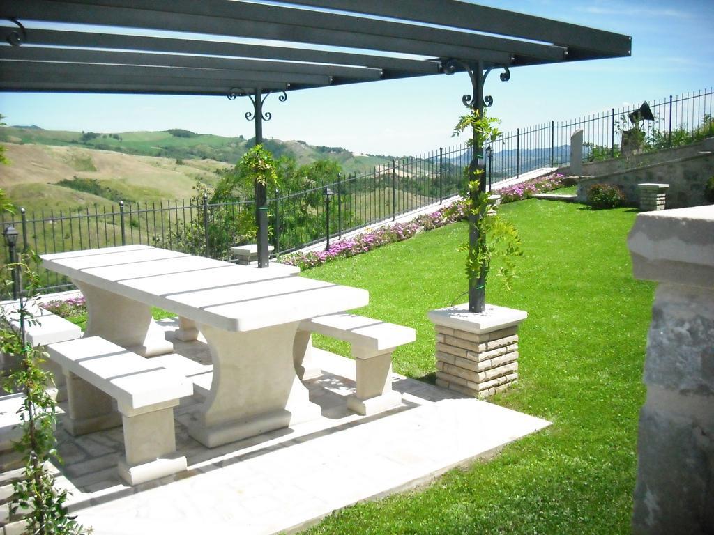 Graceful Apartment with Garden BBQ Heating Garden Furniture Petrella Guidi Exterior foto