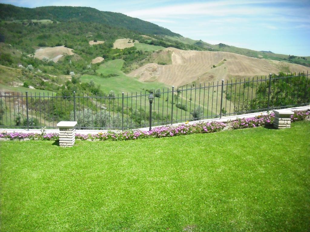Graceful Apartment with Garden BBQ Heating Garden Furniture Petrella Guidi Exterior foto