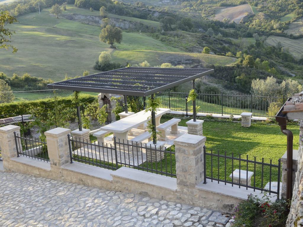 Graceful Apartment with Garden BBQ Heating Garden Furniture Petrella Guidi Exterior foto