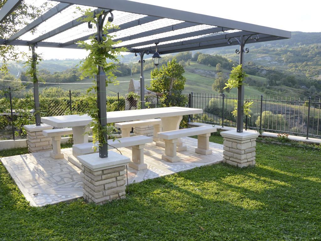 Graceful Apartment with Garden BBQ Heating Garden Furniture Petrella Guidi Exterior foto